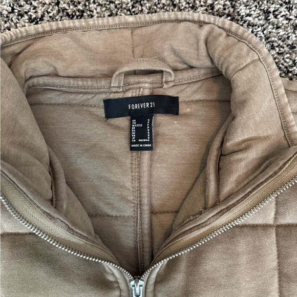 Forever 21 Men's Beige Quilted Puffer Jacket - Picture 3 of 3